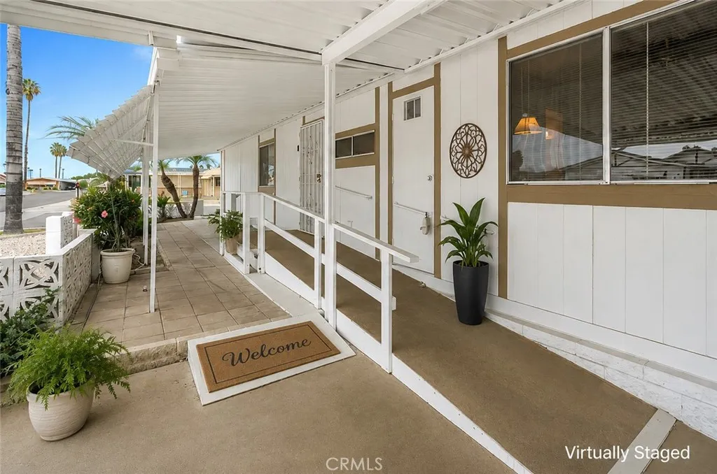 Virtually Staged side entry
