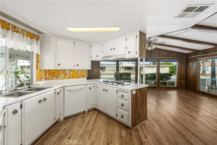 Kitchen area open to famly room