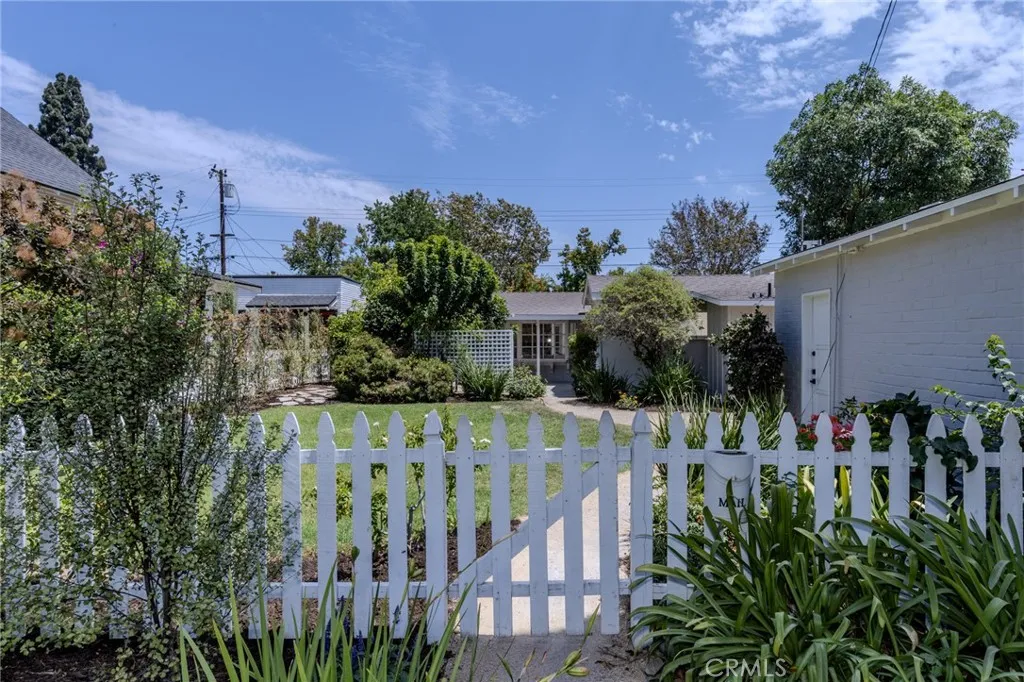 Walkway to Interior Front Yard