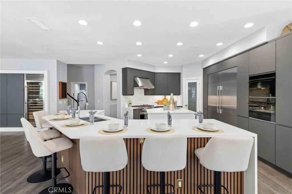 Top of the line appliances and 2 kitchen islands