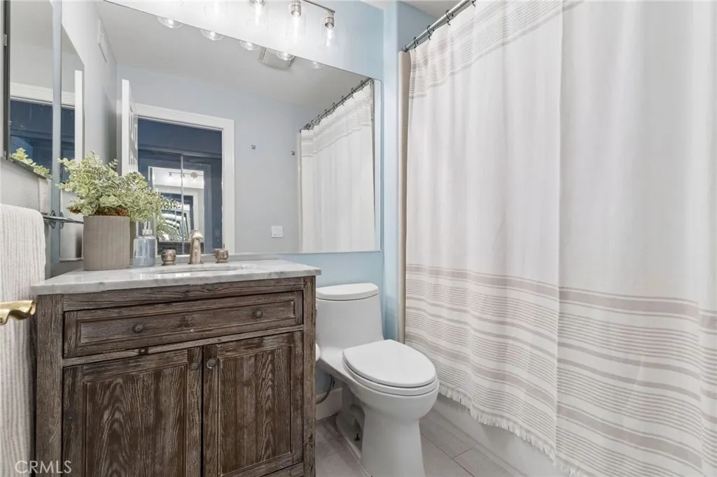 Main floor en suite bathroom