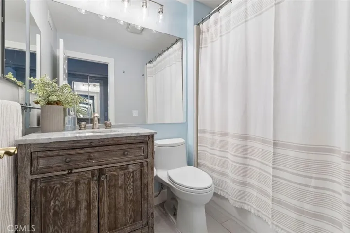 Main floor en suite bathroom