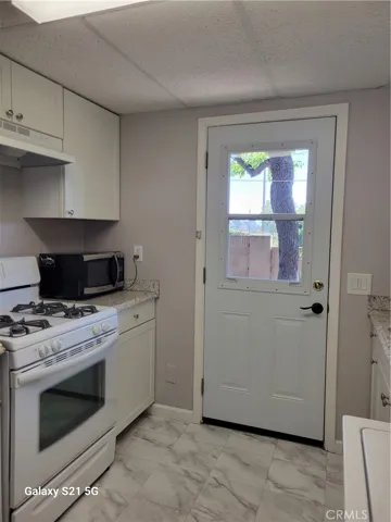 Full kitchen with gas range and oven
