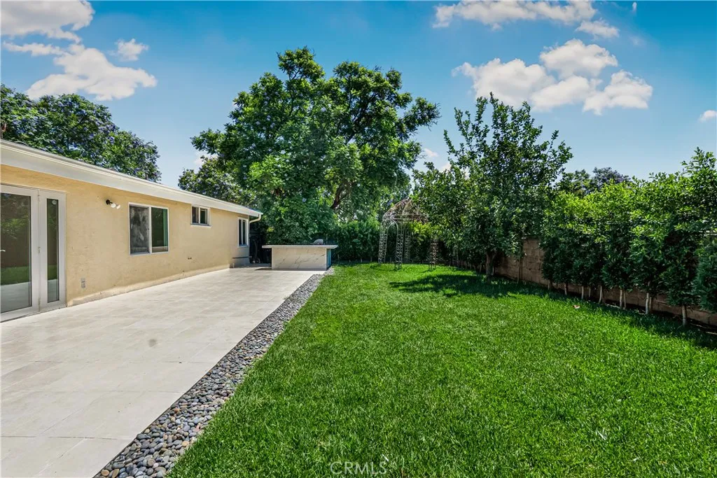 ENTERTAINERS BACKYARD WITH BUILT IN BBQ ISLAND AND MUTIPLE SITTING AREAS