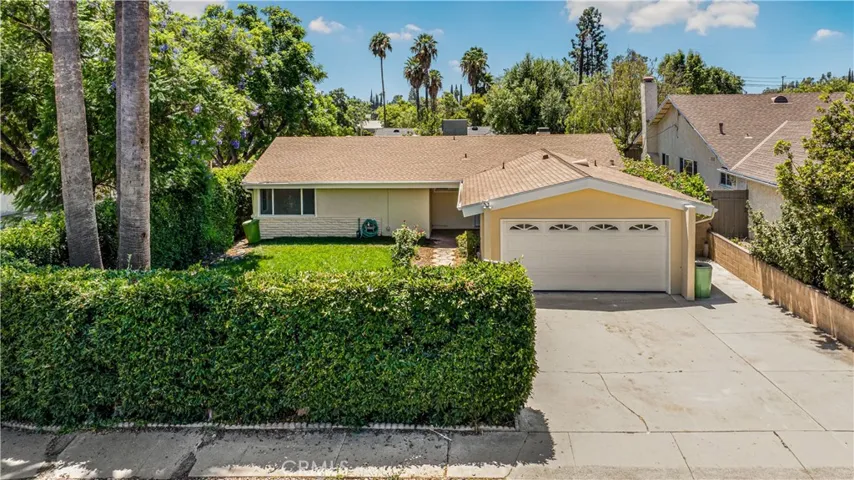 FRONT VIEW WITH MATURE PRIVACY HEDGES