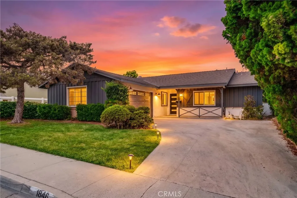 1846 Holly Oak