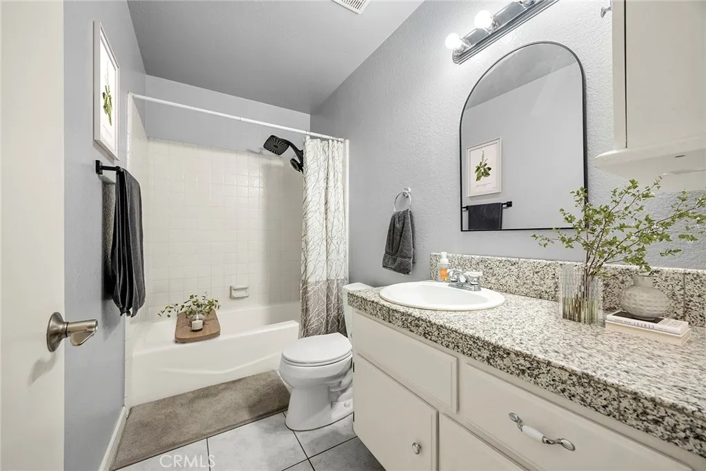 Upstairs Full Bath Upstairs Full Bath