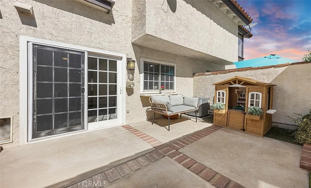Rear Courtyard with slider access. Rear Courtyard with slider access.
