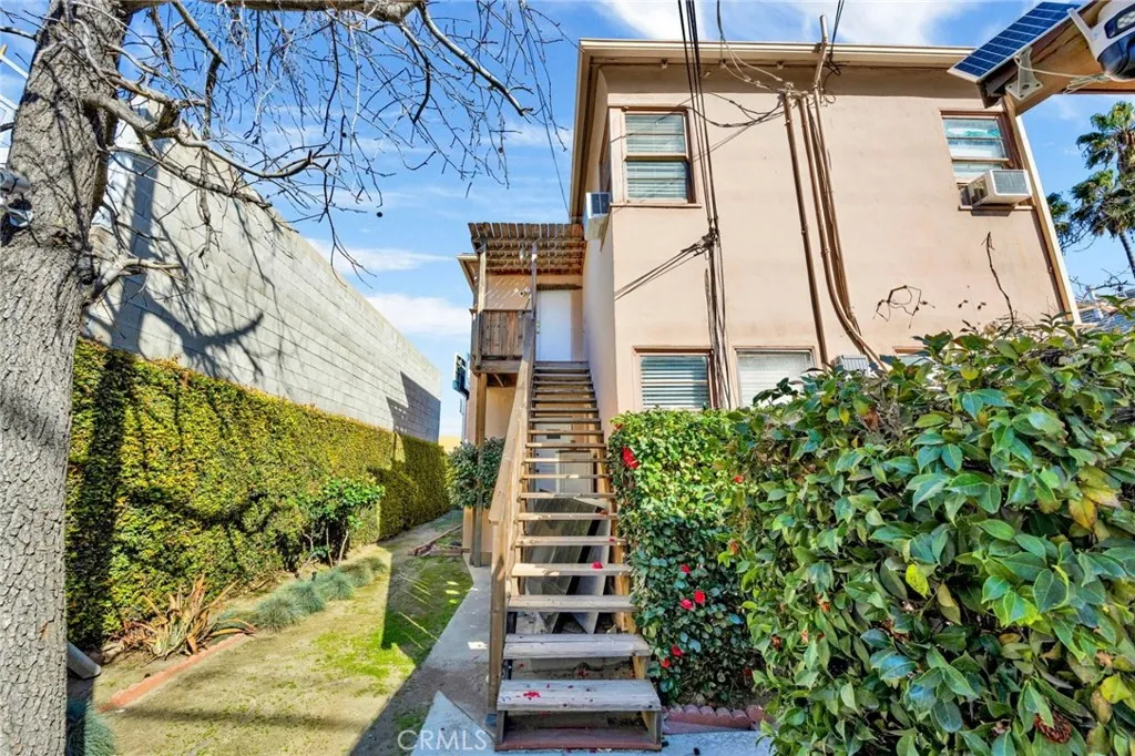 4343 Laurel Canyon Blvd