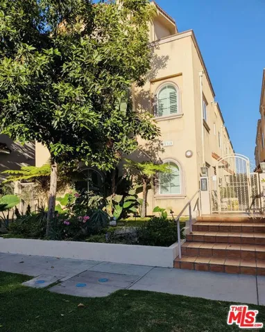 5719 Camellia Avenue 109, North Hollywood, California 91601 — photo 5
