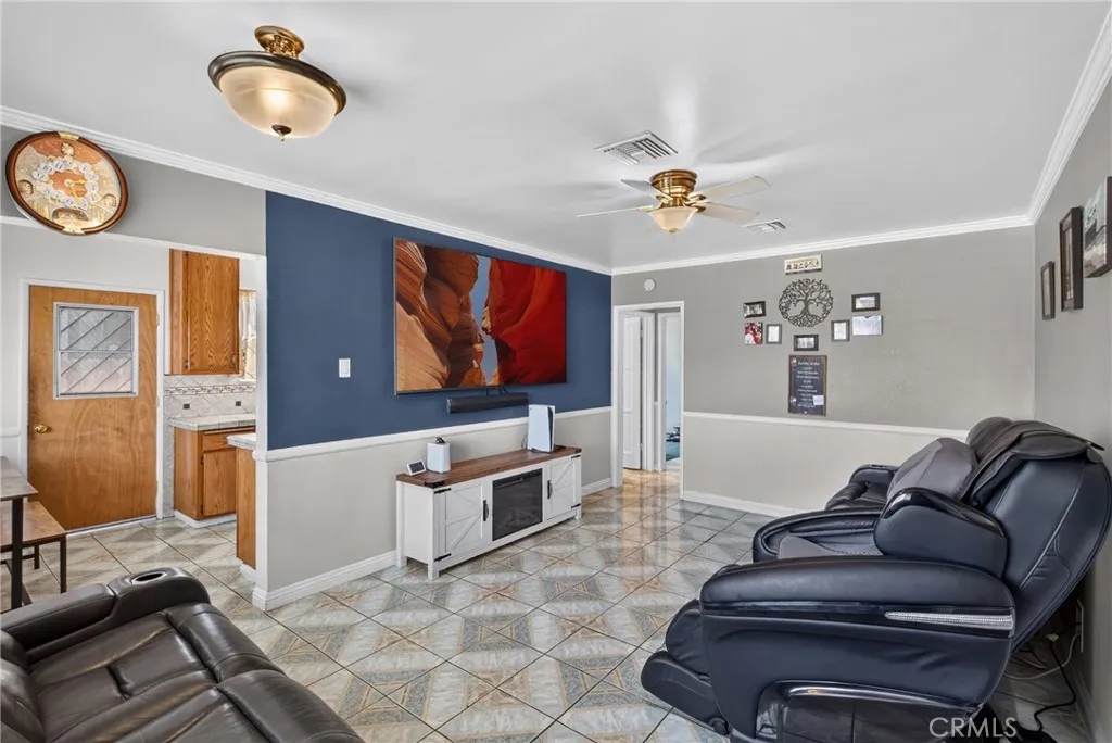 424 E 3rd, Rialto, California 92376 — photo 4