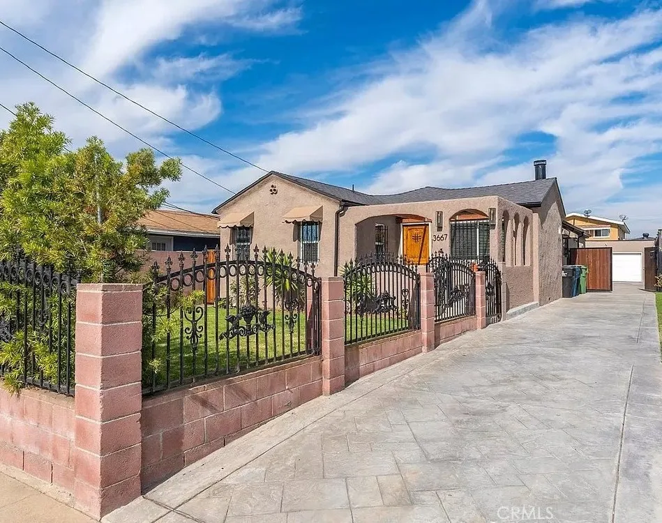 3667 W 110th