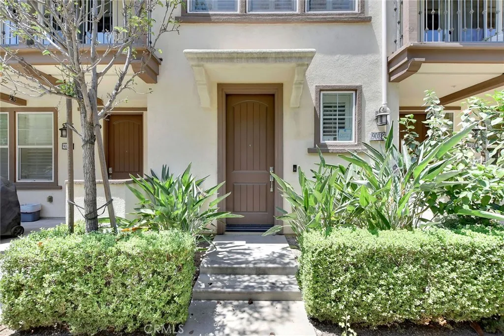908 N Botanica Lane B, Azusa, California 91702 — photo 4