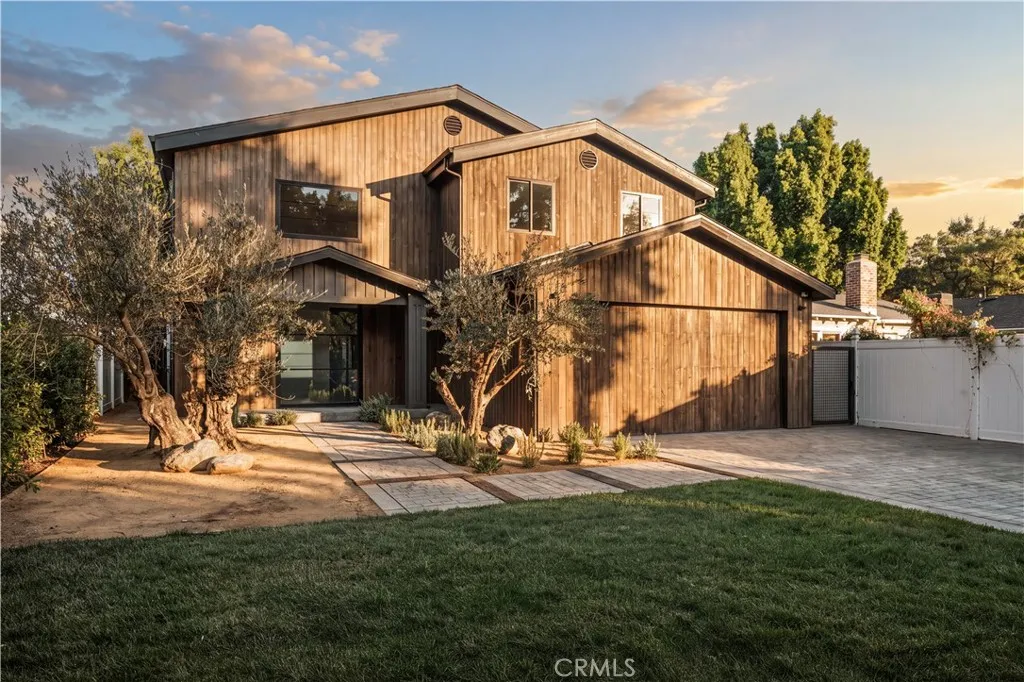 5114 Cedros Ave