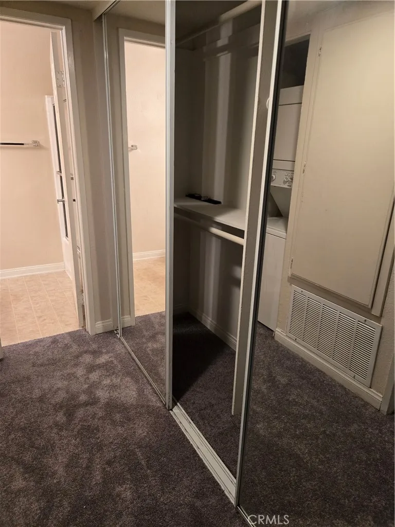 Second bedroon mirrored sliding door closet
Second bedroon mirrored sliding door closet