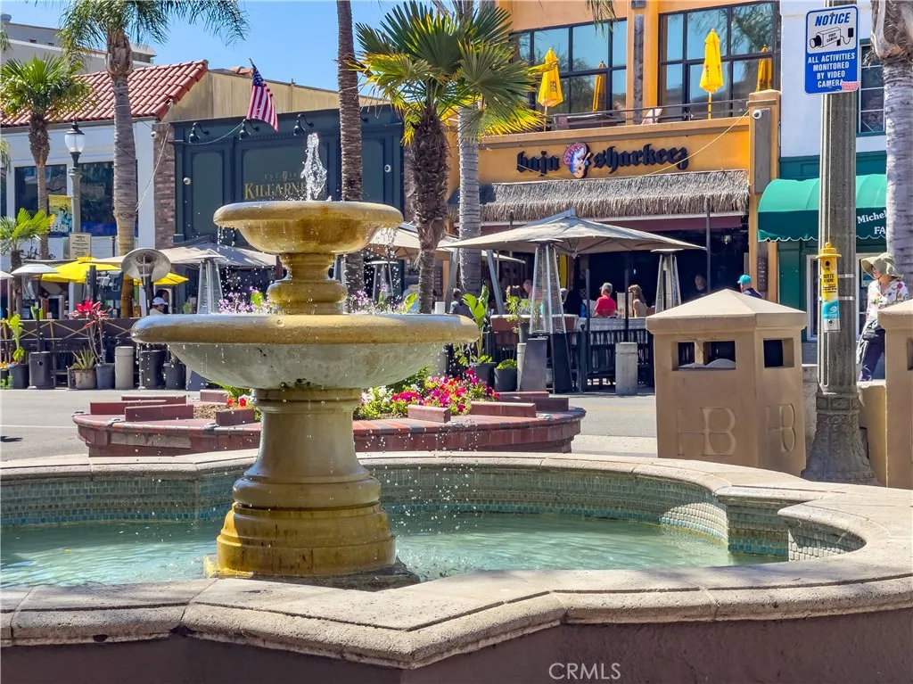 Proximity to the famous Downtown Mainstreet in Huntington Beach. Proximity to the famous Downtown Mainstreet in Huntington Beach.
