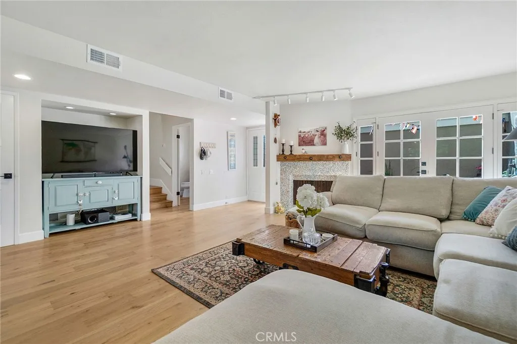 Built in dry bar area currently used as entertainment center. Built in dry bar area currently used as entertainment center.