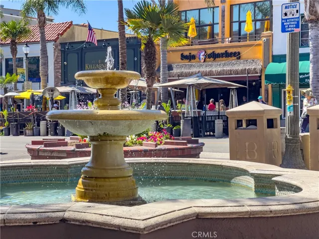 Proximity to the famous Downtown Mainstreet in Huntington Beach.