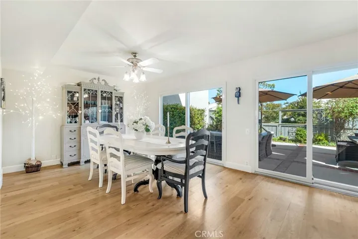 Dining room towards back pation.