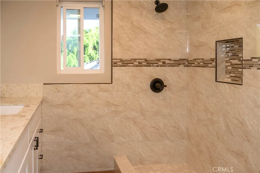 Guest Full Bath (No2)
