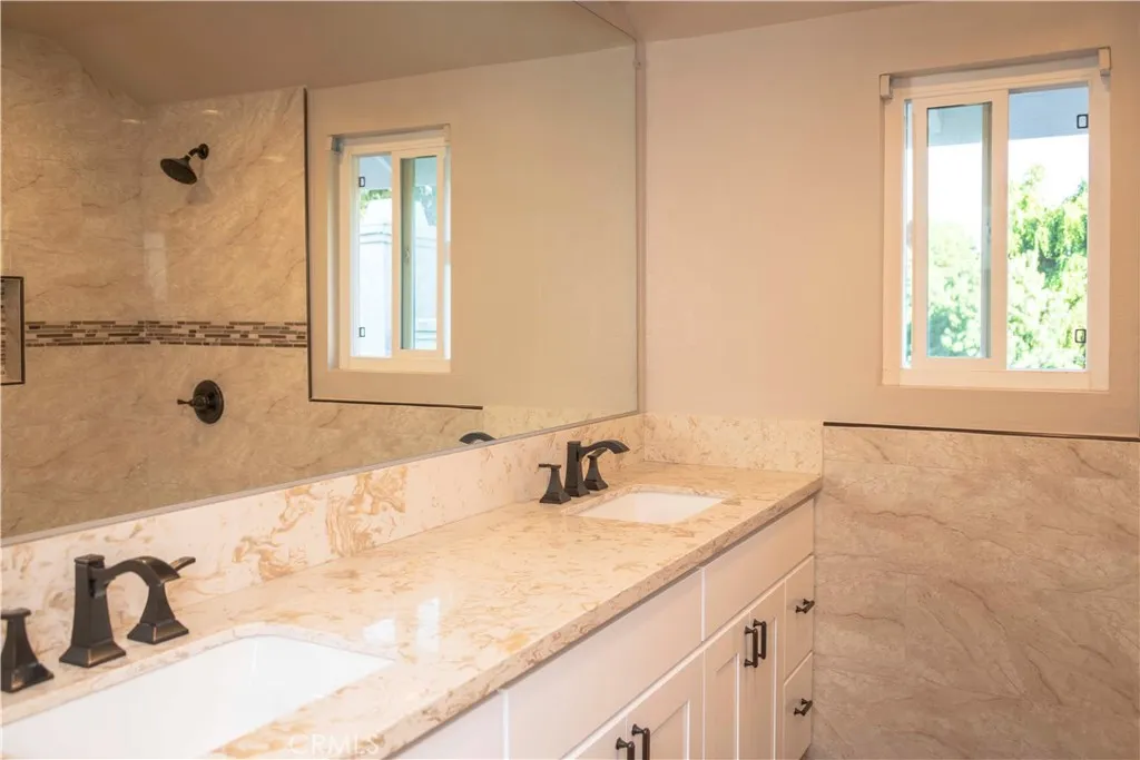 Guest Full Bath (No2)