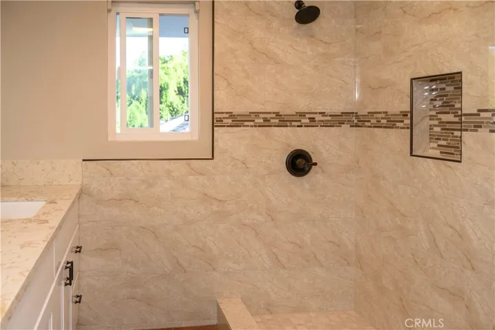 Guest Full Bath (No2)