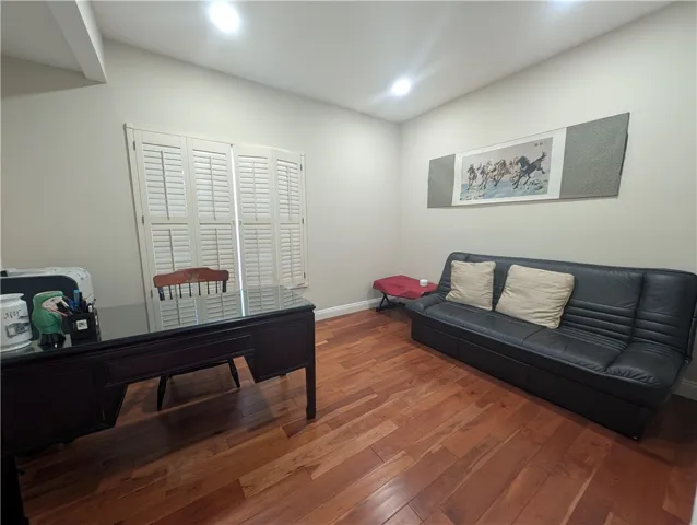 Downstair Bedroom (No 4)