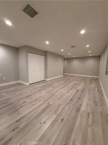 Entrance/Livingroom