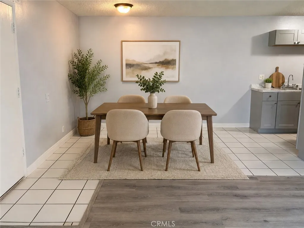 Dining area (Virtually staged)