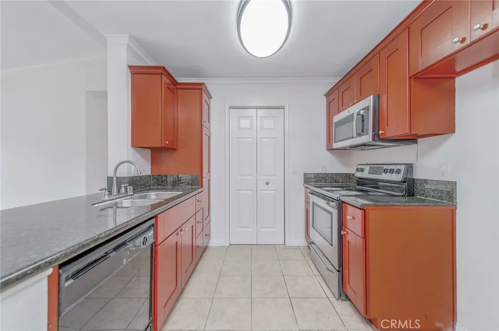 1027 Vista Del Cerro Drive 204, Corona, California 92879 — photo 4