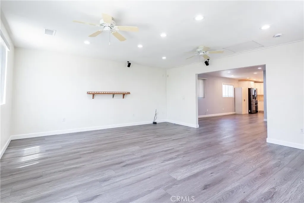 11534 Elvins, Lakewood, California 90715 — photo 4