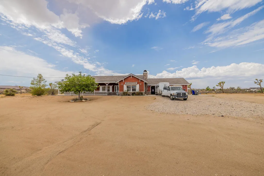 4224 Yucca Mesa Road, Yucca Valley, California 92284 — photo 4