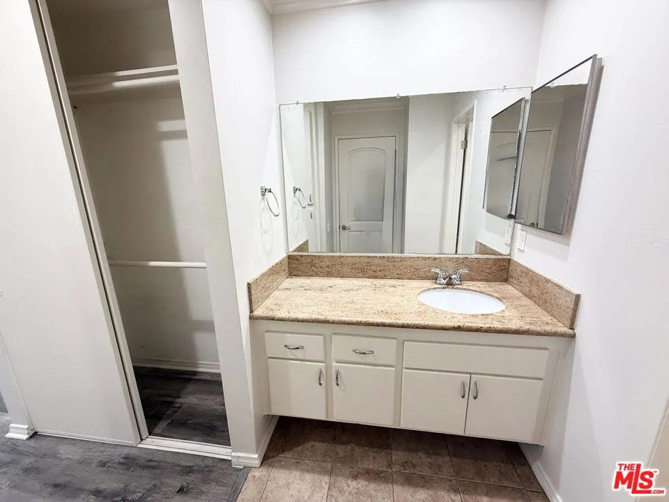 5460 White Oak Avenue D205, Los Angeles, California 91316 — photo 4