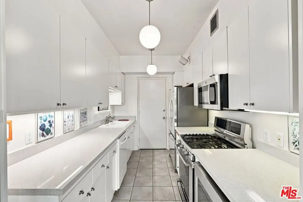 Kitchen with Private Exit Kitchen with Private Exit