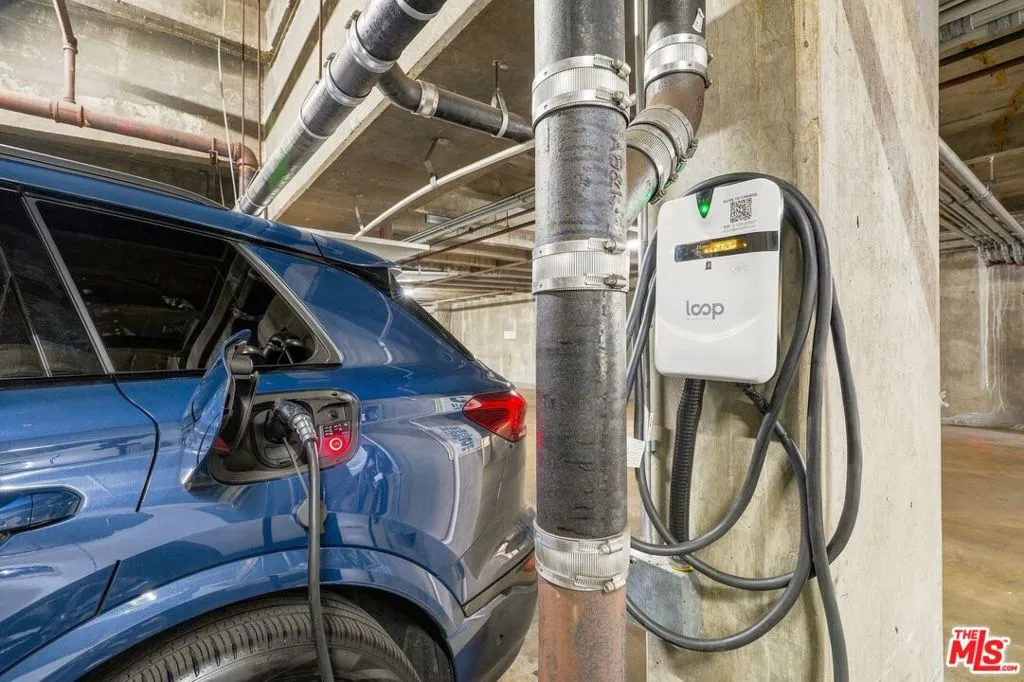 Parking with EV Charging Stati Parking with EV Charging Stati