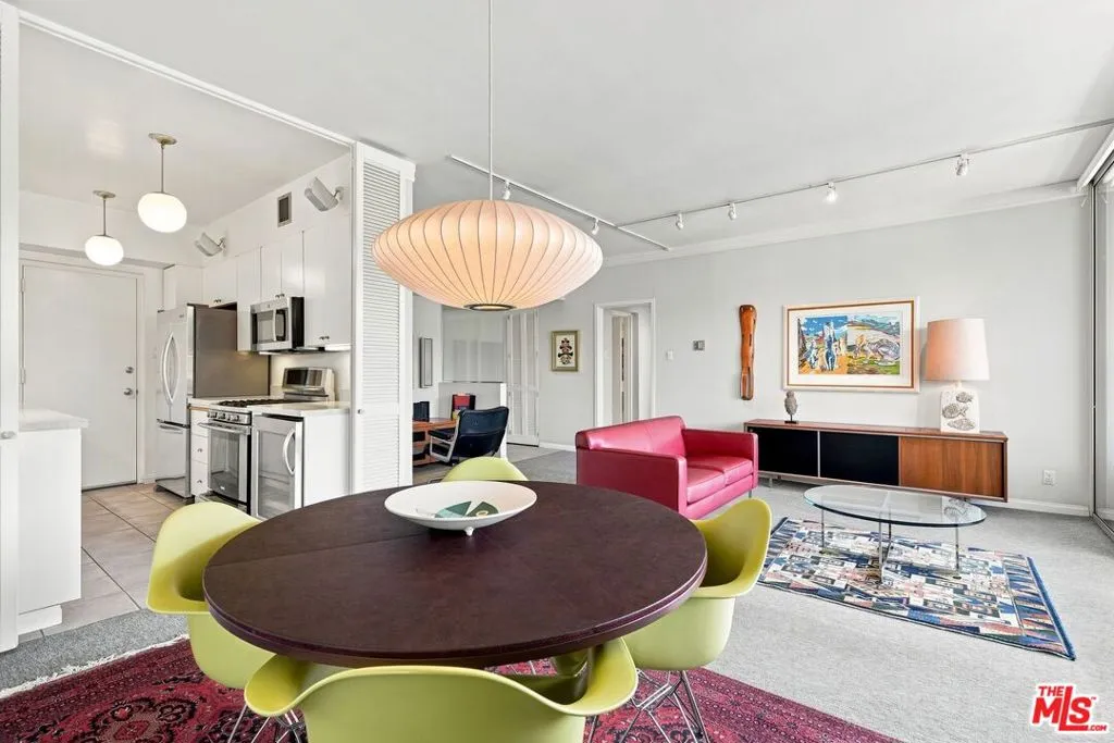 Dining/Living/Kitchen Dining/Living/Kitchen