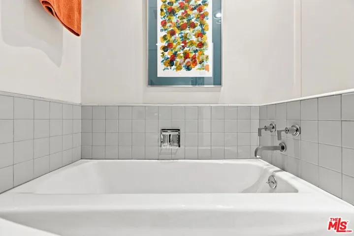 Bathroom Tub