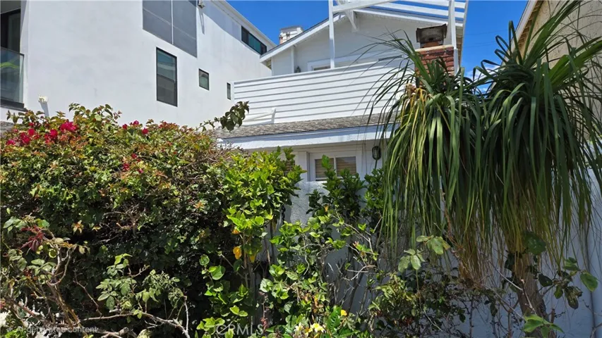 Charming Beach Cottage