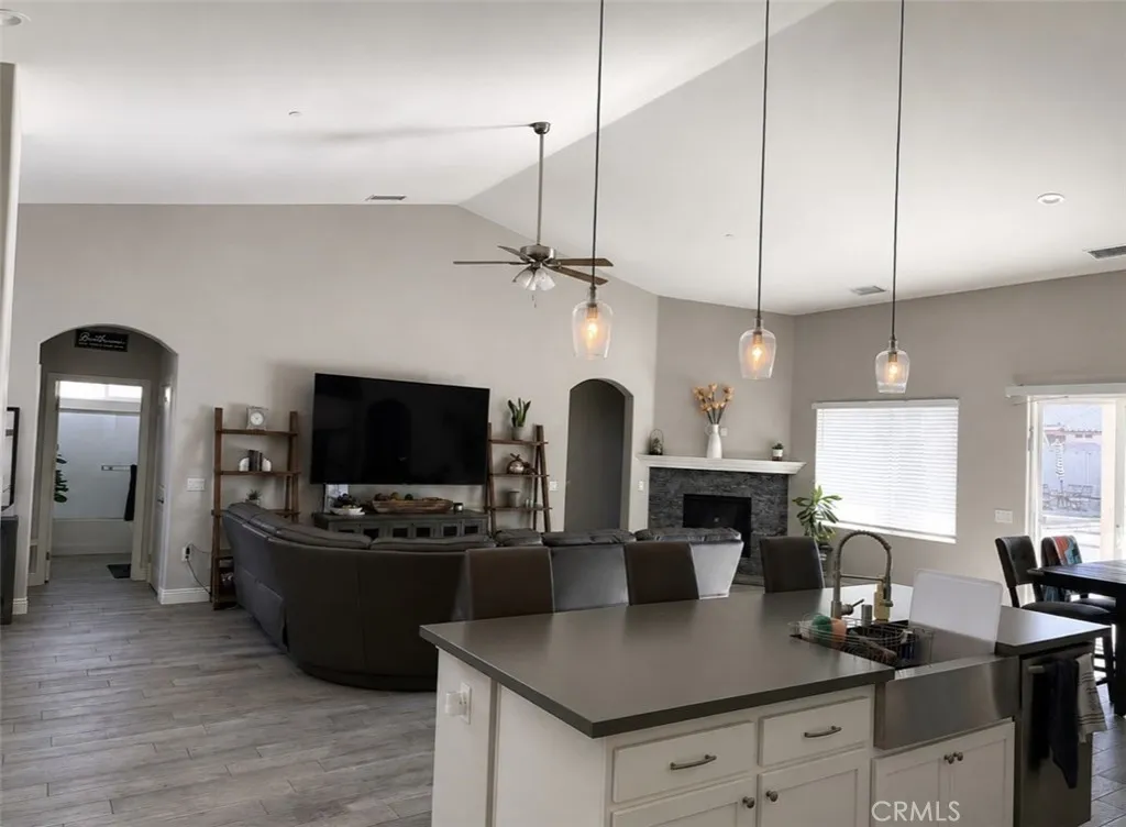 7636 Oxford, Hesperia, California 92345 — photo 4