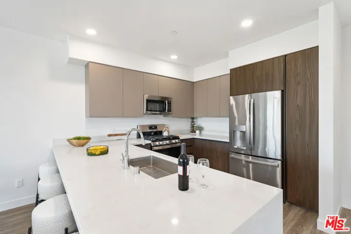 6144 Whitsett Avenue 204, North Hollywood, California 91606 — photo 4
