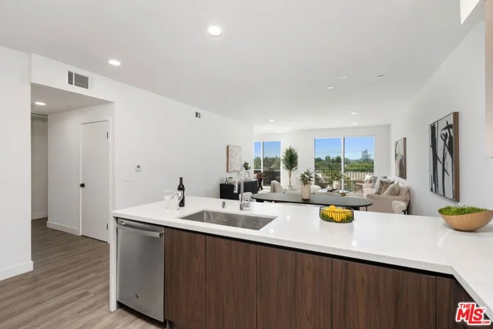 6144 Whitsett Avenue 204, North Hollywood, California 91606 — photo 5