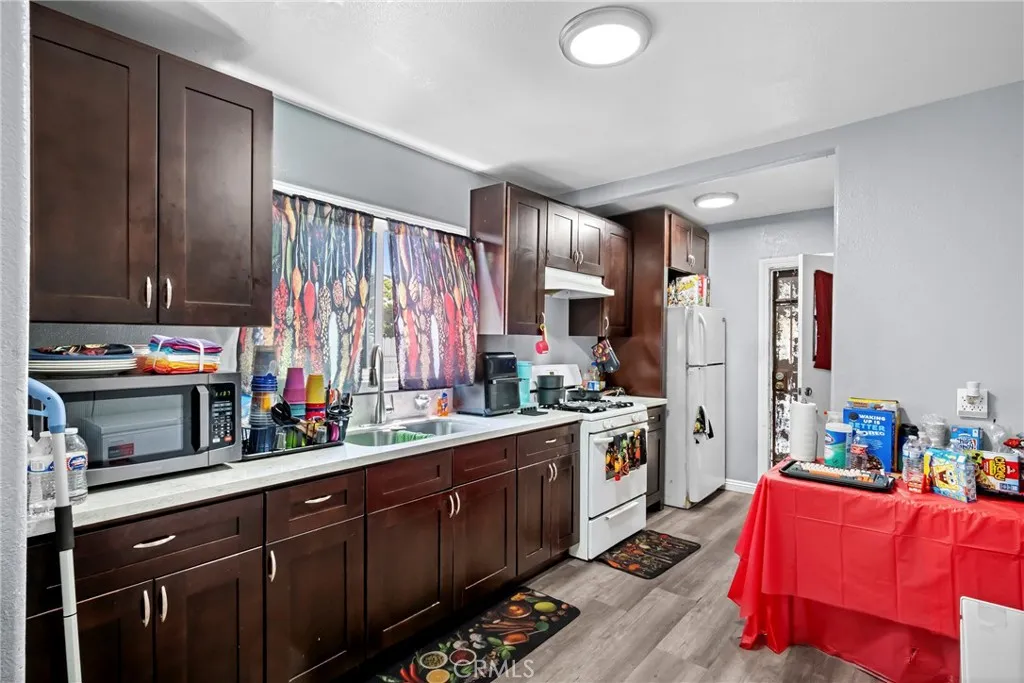 130 W 85th, Los Angeles, California 90003 — photo 4