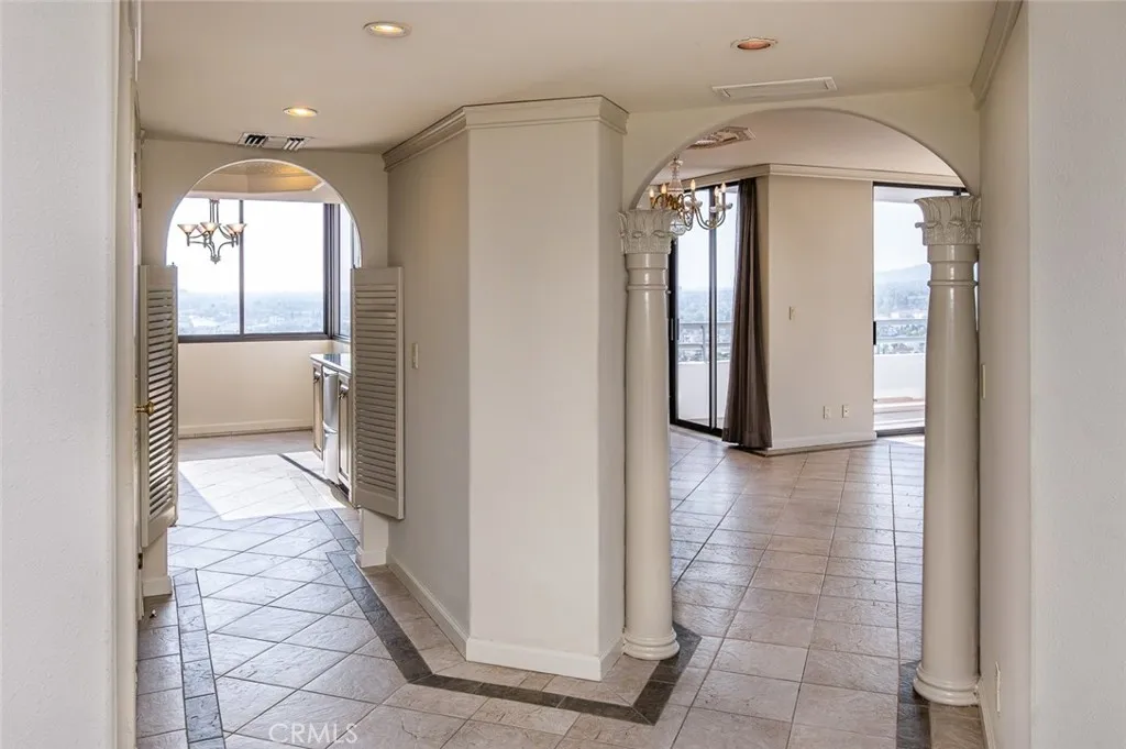 345 Pioneer Drive 1705, Glendale, California 91203 — photo 4