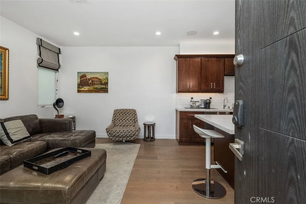 14659 Moorpark, Sherman Oaks, California 91403 — photo 5