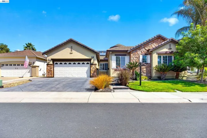 2243 Winchester Loop