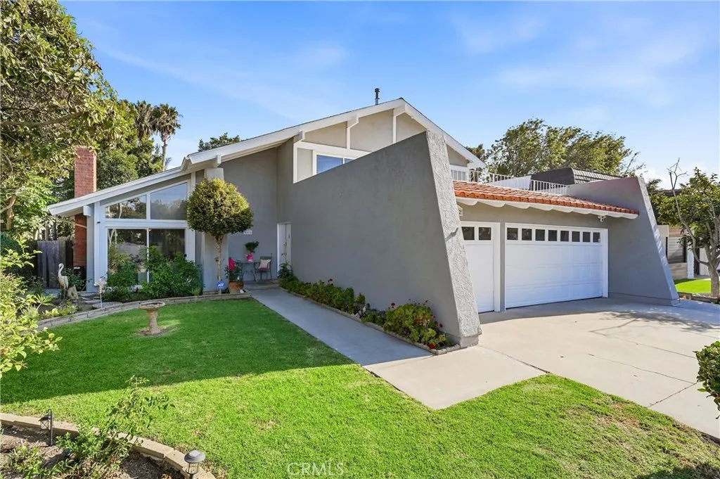 5872 Meadowbrook Drive, Huntington Beach, California 92649 — photo 4