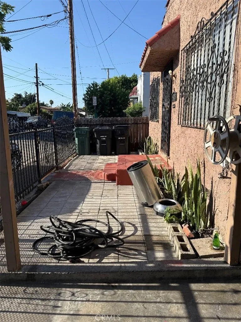 7828 Bell, Los Angeles, California 90001 — photo 5