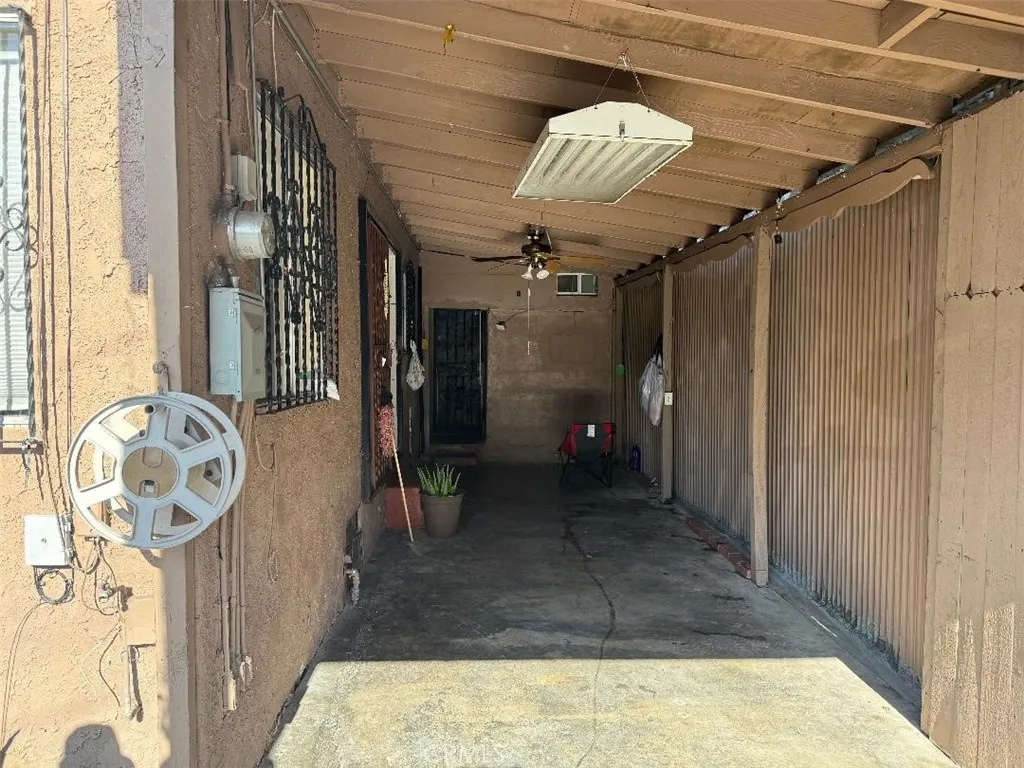 7828 Bell, Los Angeles, California 90001 — photo 4