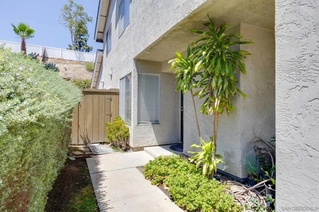 6986 Pembridge Lane, San Diego, California 92139 — photo 5