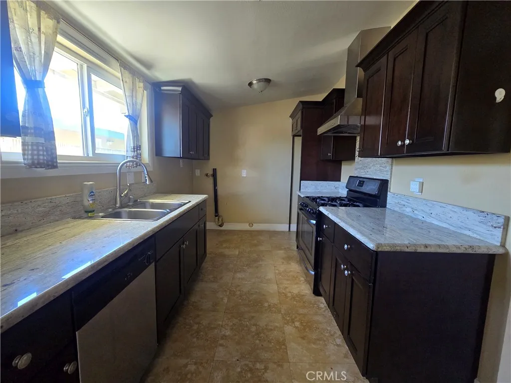 9692 Rosebay, Anaheim, California 92804 — photo 5